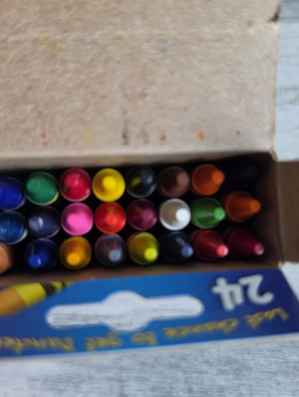 Crayola 24 Crayons 2017 Dandelion Retired Color NEW UNUSED Complete Box RARE